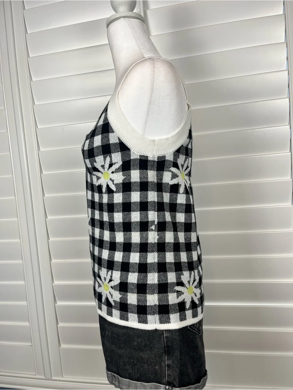 Cato Black & White Gingham Daisy Knit Tank Top Medium